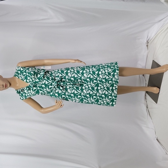 LEOTA Felicity Sleeveless Ruffle Perfect Wrap - Picture 4 of 12